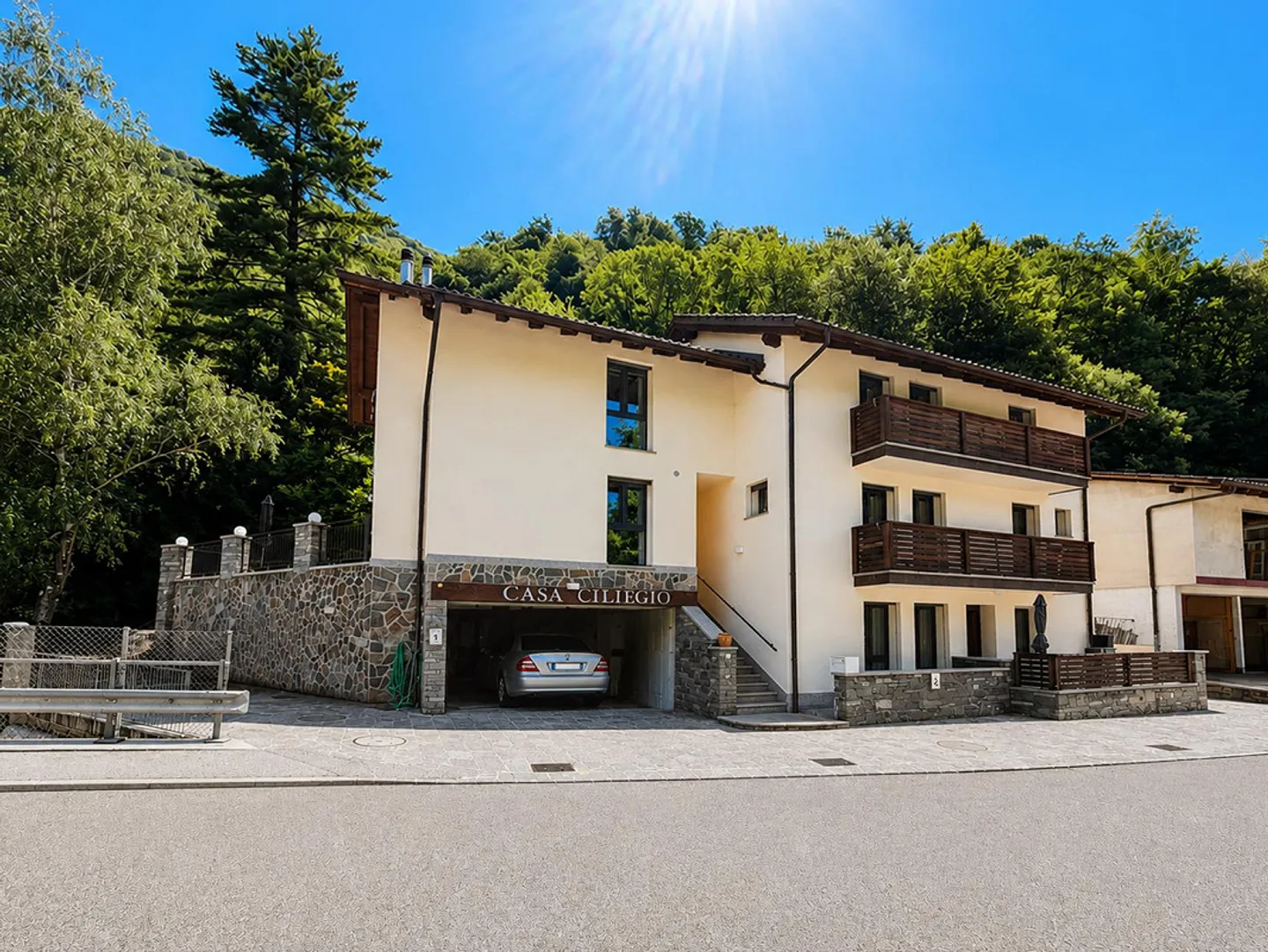 Haus mit 4 Wohnungen - Casa con 4 appartamenti - Vogorno - Foto 1 von 30