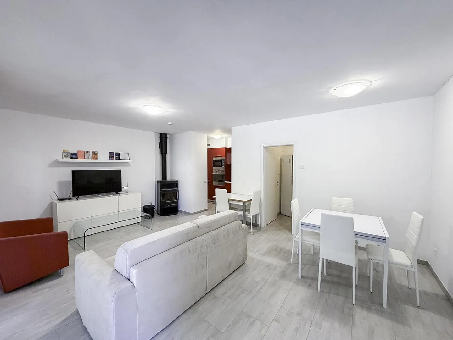 Haus mit 4 Wohnungen - Casa con 4 appartamenti - Vogorno - Foto 2 von 30