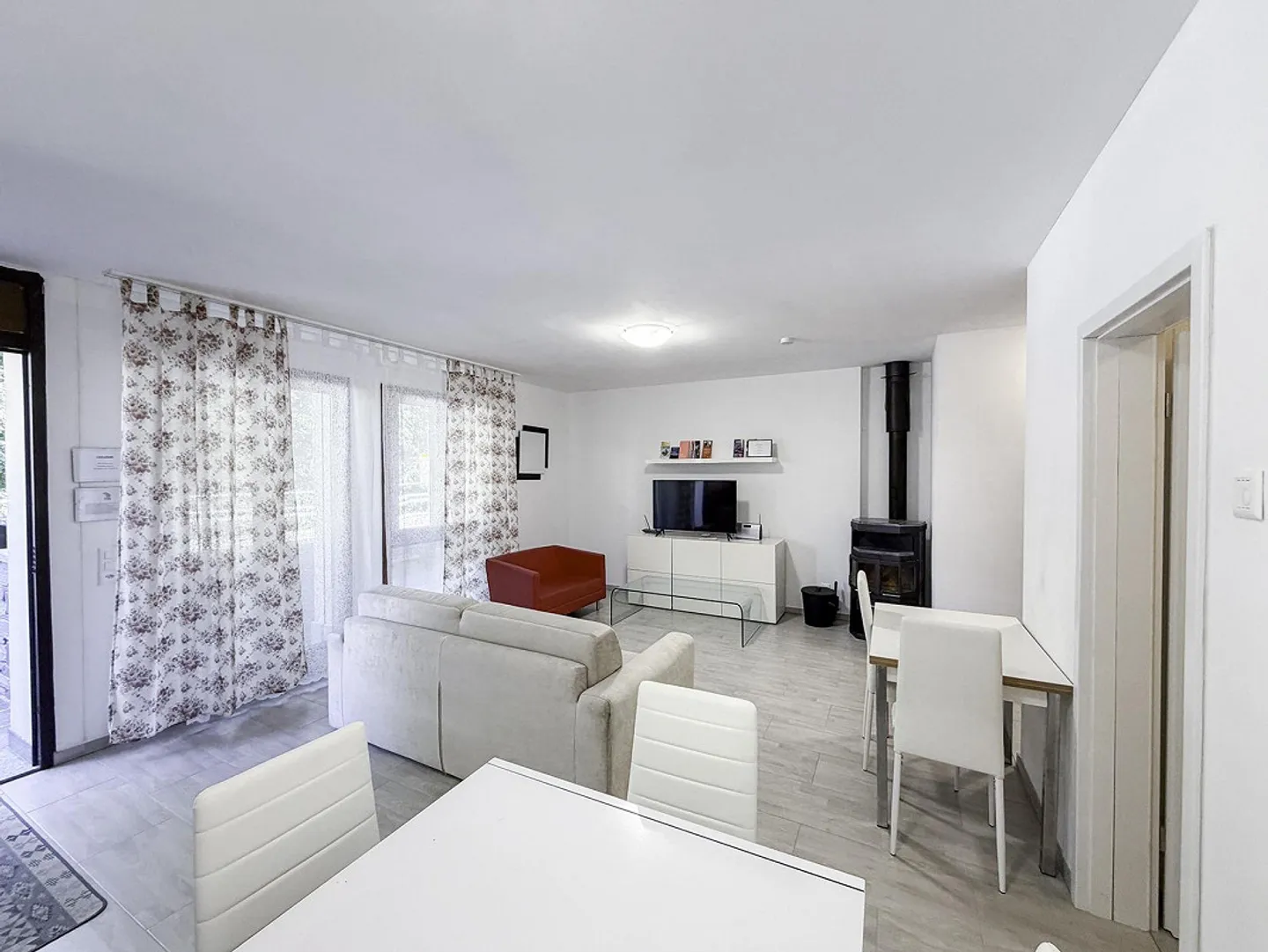 Haus mit 4 Wohnungen - Casa con 4 appartamenti - Vogorno - Foto 3 von 30