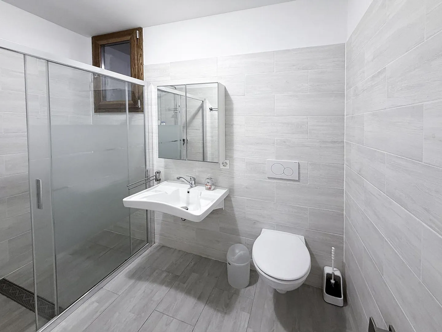 Haus mit 4 Wohnungen - Casa con 4 appartamenti - Vogorno - Foto 7 von 30