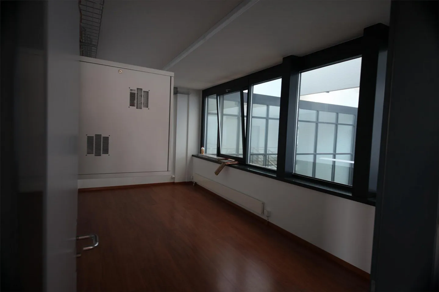Espace commercial en attique lumineux avec vue et grande terrasse - Photo 6 sur 24
