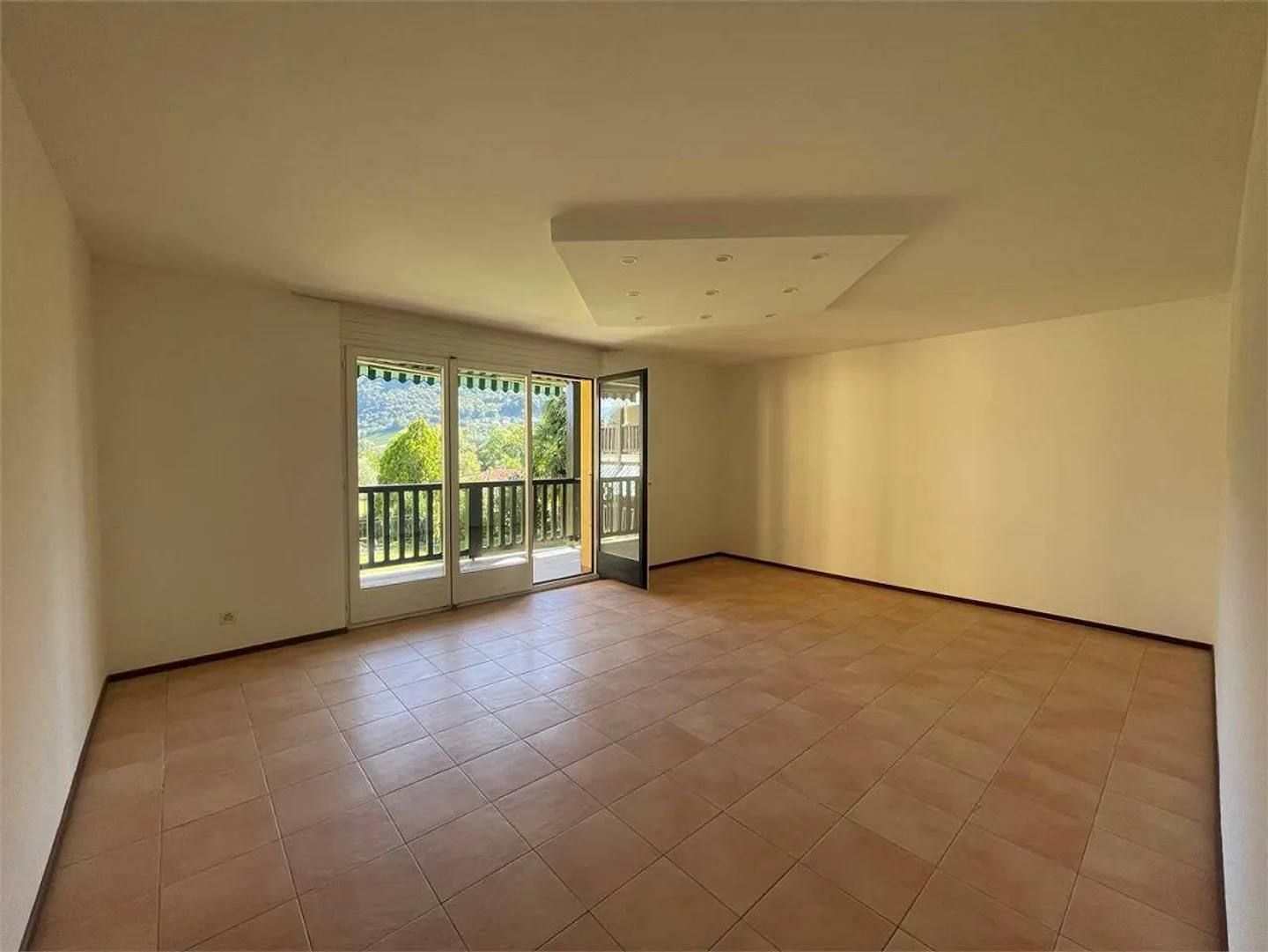 Luminoso appartamento di 3,5 stanze a Gentilino con grande terrazza coperta e vista - Foto 2 di 7