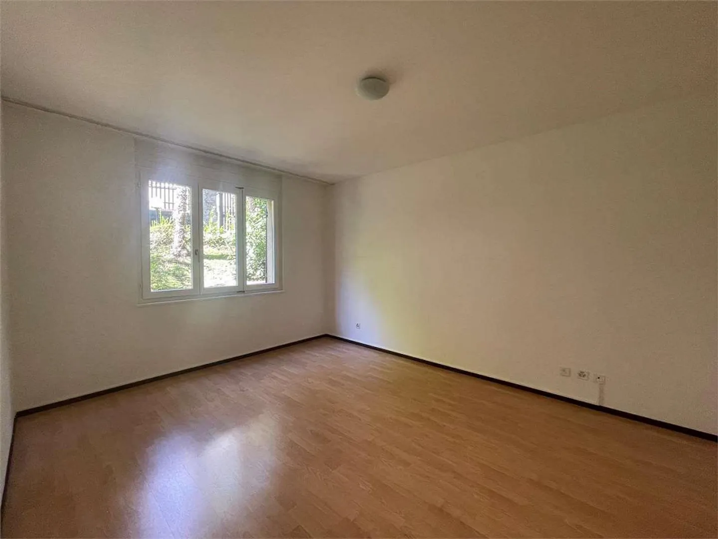 Luminoso appartamento di 3,5 stanze a Gentilino con grande terrazza coperta e vista - Foto 4 di 7