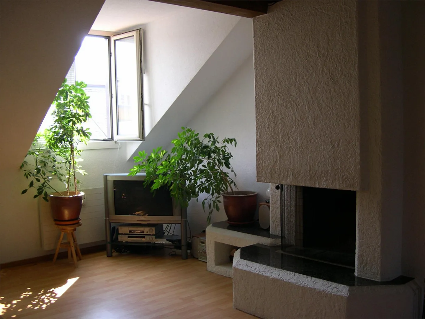 Gemütliche 2.5 Zimmer-Altbau-Dachwohnung - Foto 3 di 5