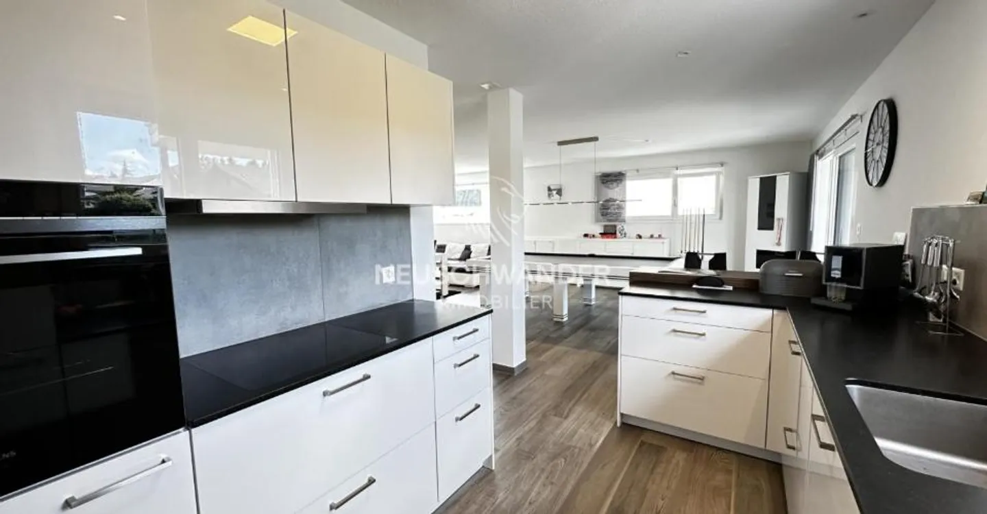 Elegantes Familienhaus in Bassecourt - Foto 3 von 11