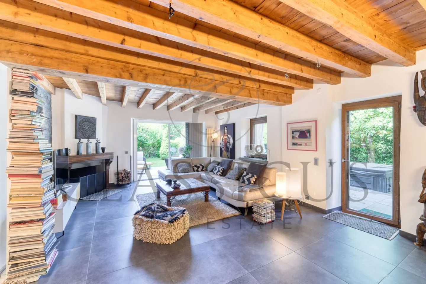 Casa di carattere del XVIII secolo - 330 m², giardino alberato e terrazza con jacuzzi ad Aire-la-Ville - Foto 3 di 13