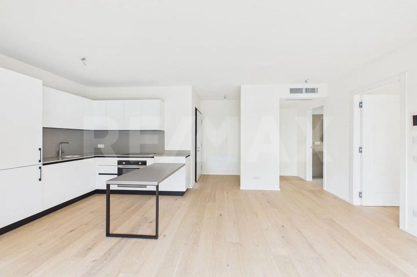 Great opportunity 2.5 rooms with great potential - Photo 1 of 13
