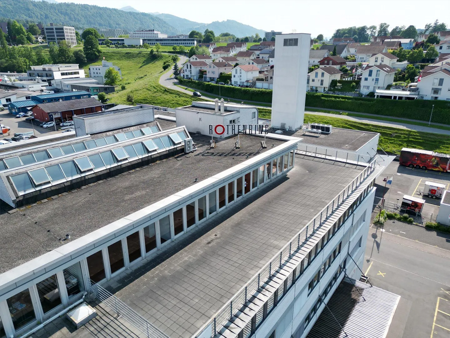 Espace commercial en attique lumineux avec vue et grande terrasse - Photo 12 sur 24