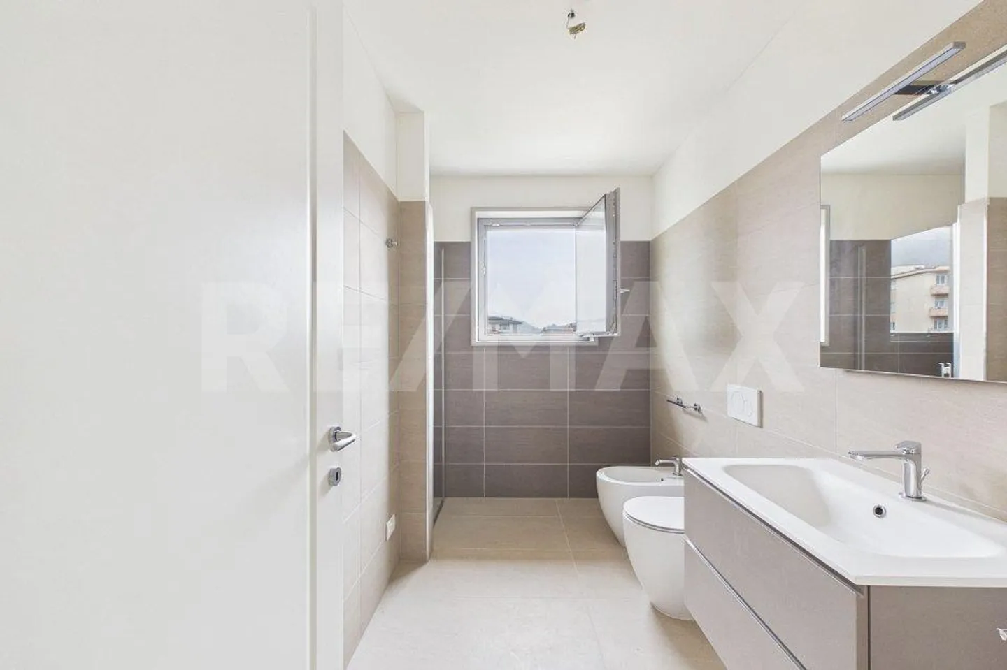 Great opportunity 2.5 rooms with great potential - Photo 7 of 13