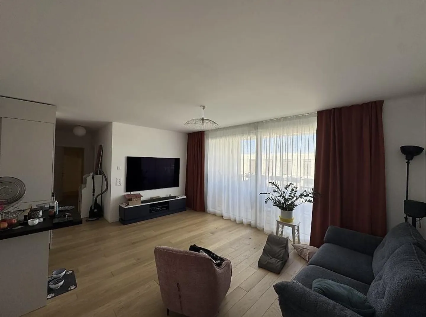 Sehr schöne 4-Zimmer-Wohnung in Troinex - Foto 2 von 9