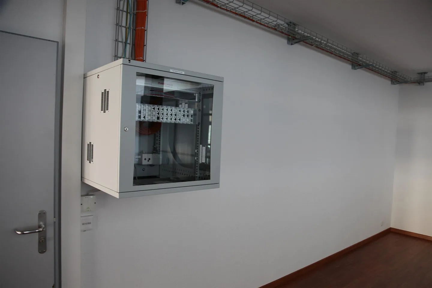 Espace commercial en attique lumineux avec vue et grande terrasse - Photo 16 sur 24