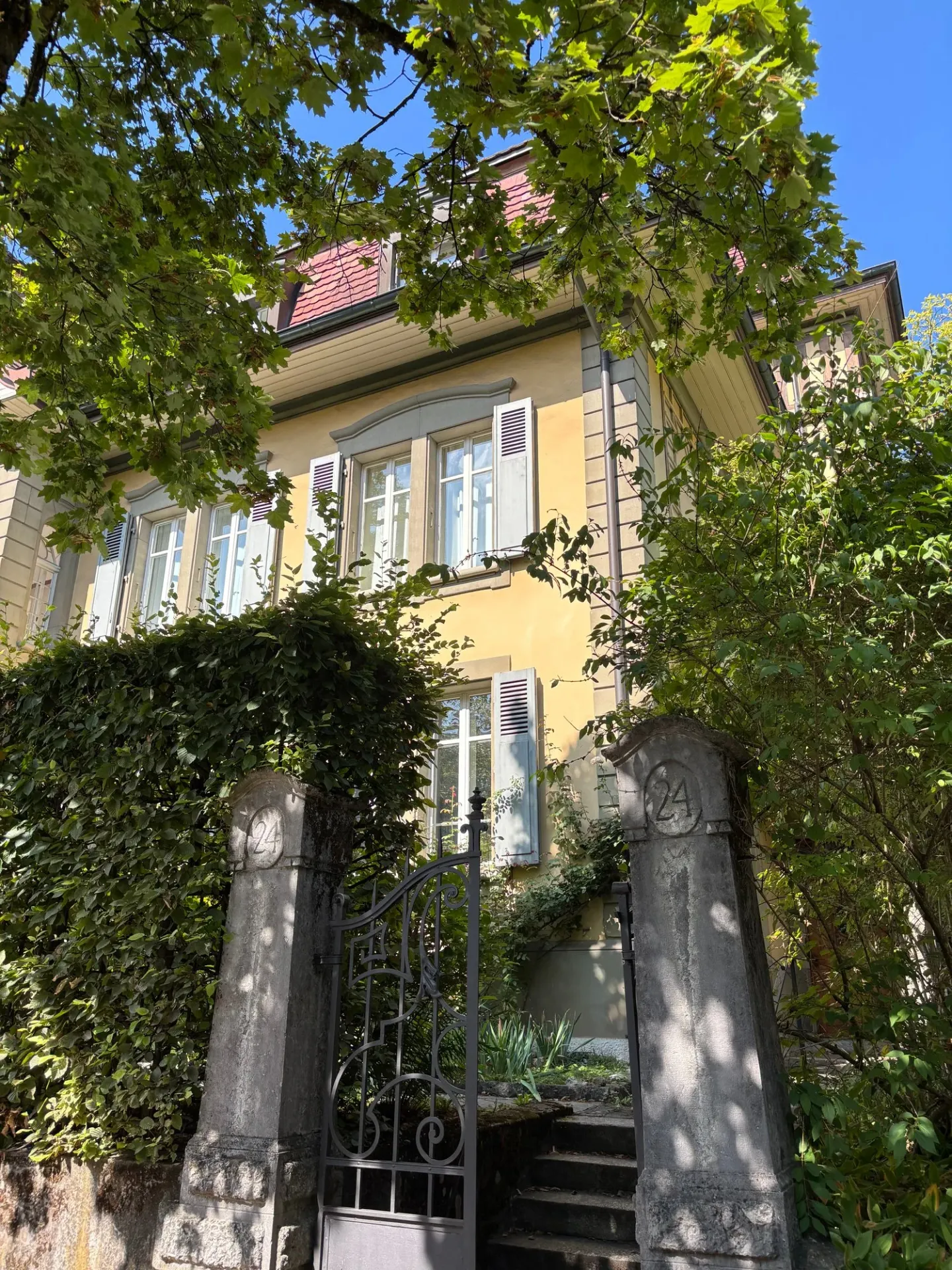 Appartement ancien de 6 pièces élégant dans le quartier populaire de Kirchenfeld - Photo 1 sur 10