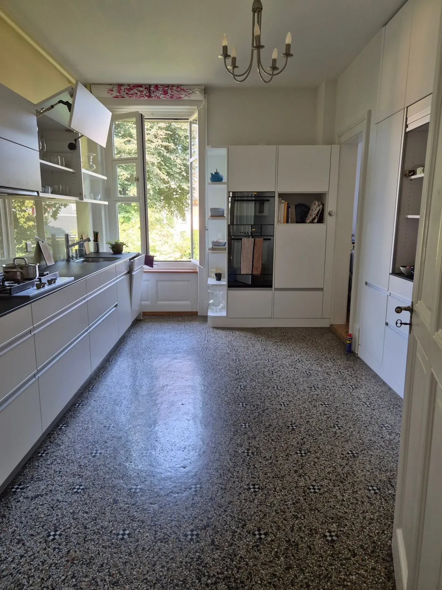 Appartement ancien de 6 pièces élégant dans le quartier populaire de Kirchenfeld - Photo 2 sur 10