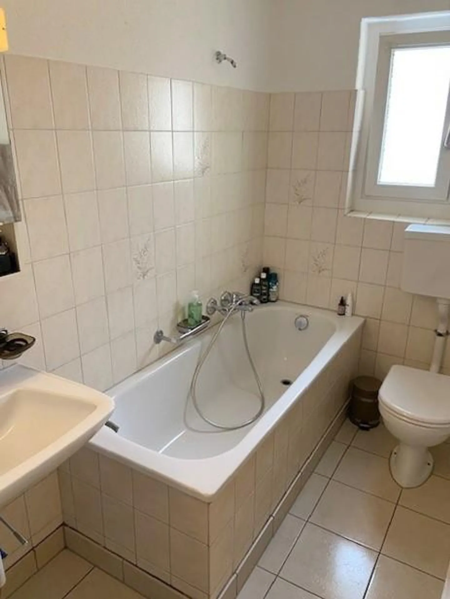 Apartment with Patio near the Cantonal Hospital - Photo 8 of 10