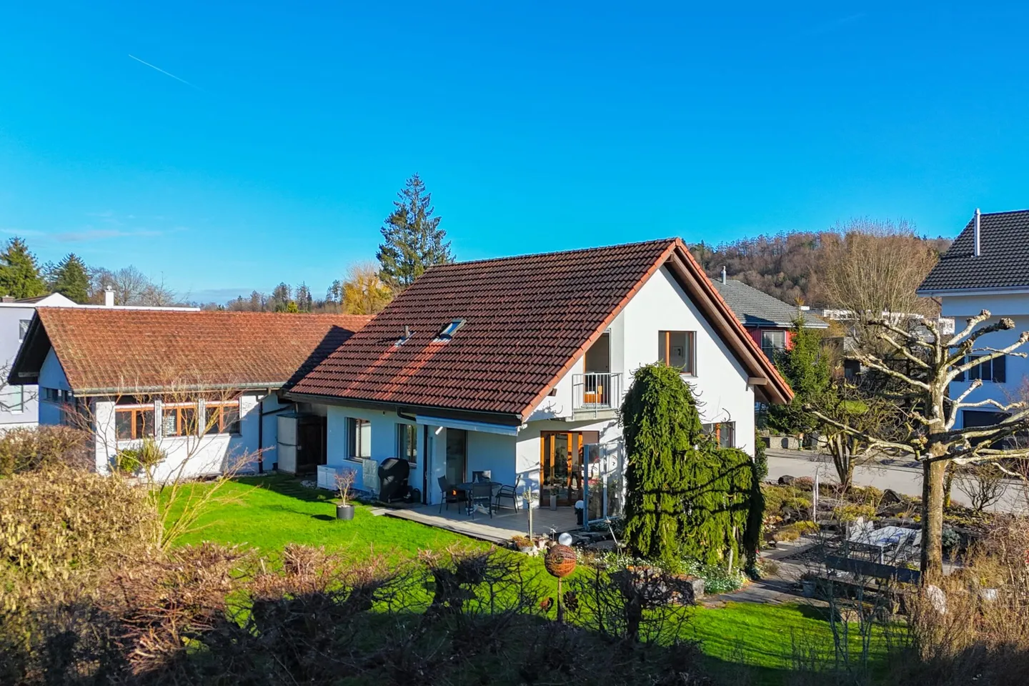 Casa indipendente con dependance separata - Lavoro e vita, concetti abitativi multigenerazionali o individuali - Foto 1 di 25