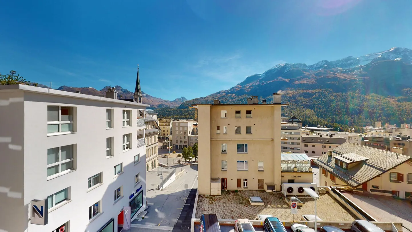 Home in the Heart of St. Moritz - 4.5-Room Apartment with Panoramic Balcony - Photo 7 of 15
