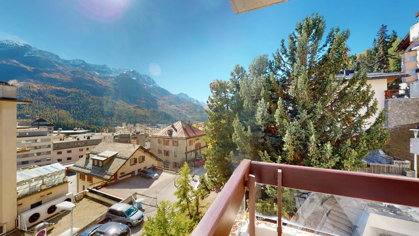 Home in the Heart of St. Moritz - 4.5-Room Apartment with Panoramic Balcony - Photo 8 of 15
