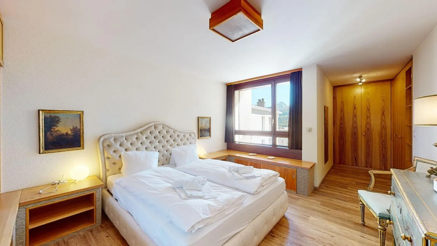 Home in the Heart of St. Moritz - 4.5-Room Apartment with Panoramic Balcony - Photo 9 of 15