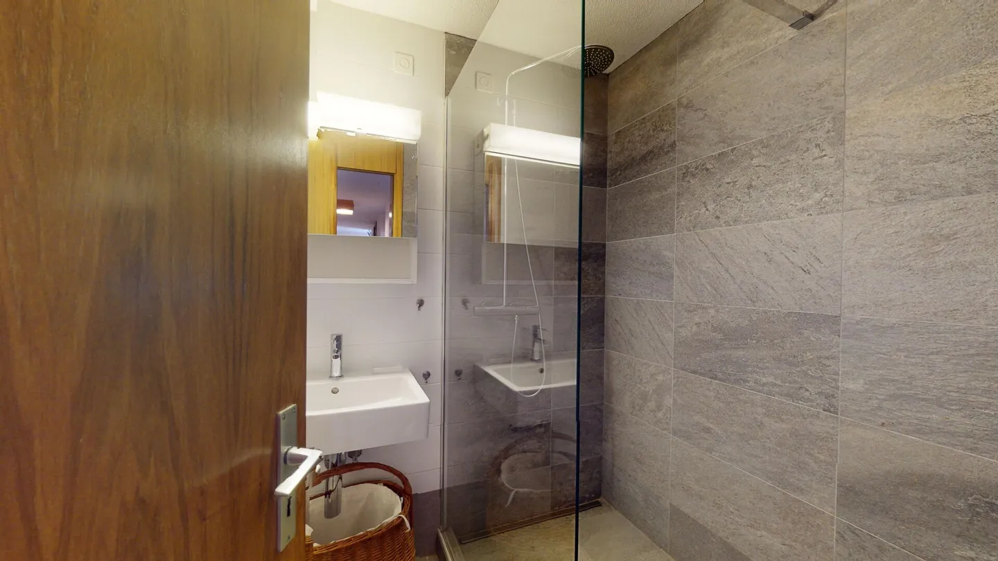 Home in the Heart of St. Moritz - 4.5-Room Apartment with Panoramic Balcony - Photo 10 of 15