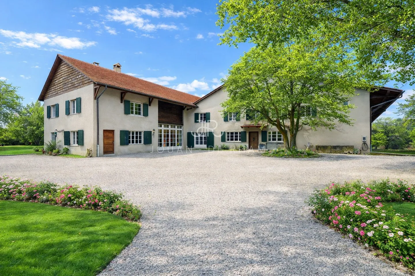 Property with Character in an Extraordinary Environment - Photo 2 of 12