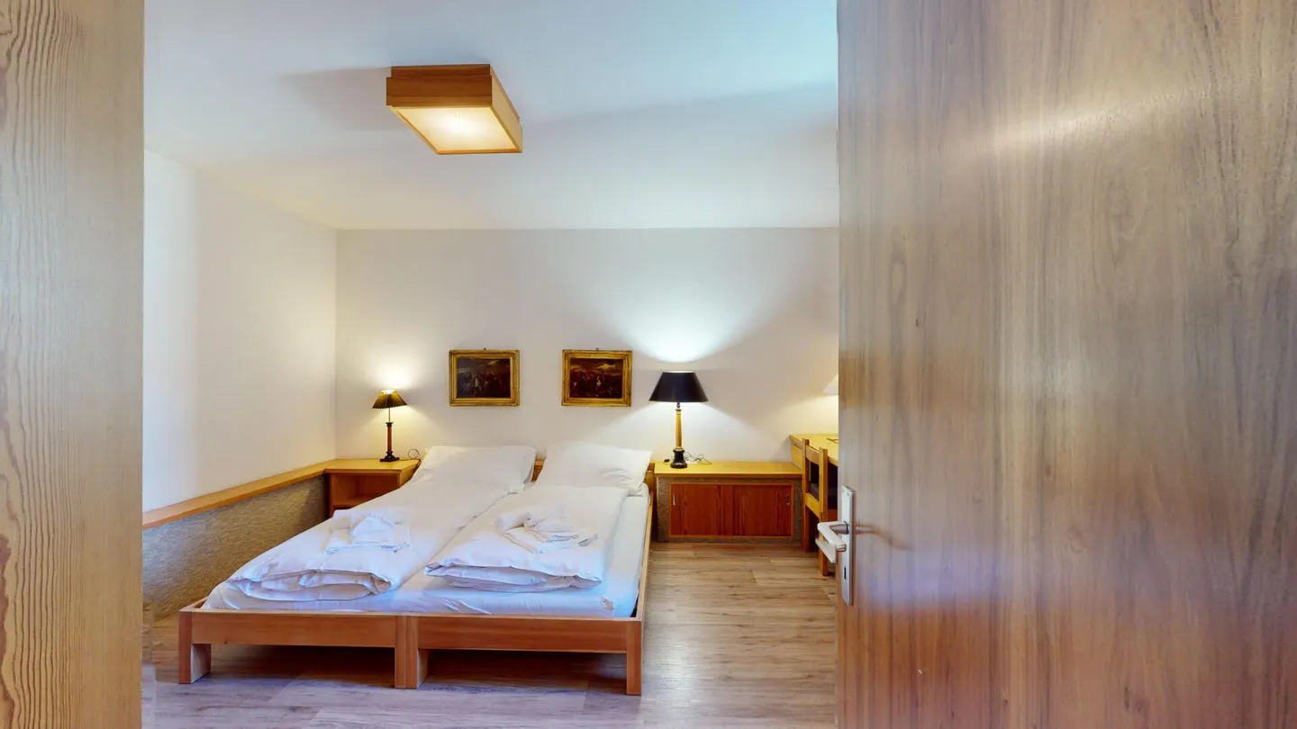 Home in the Heart of St. Moritz - 4.5-Room Apartment with Panoramic Balcony - Photo 6 of 15