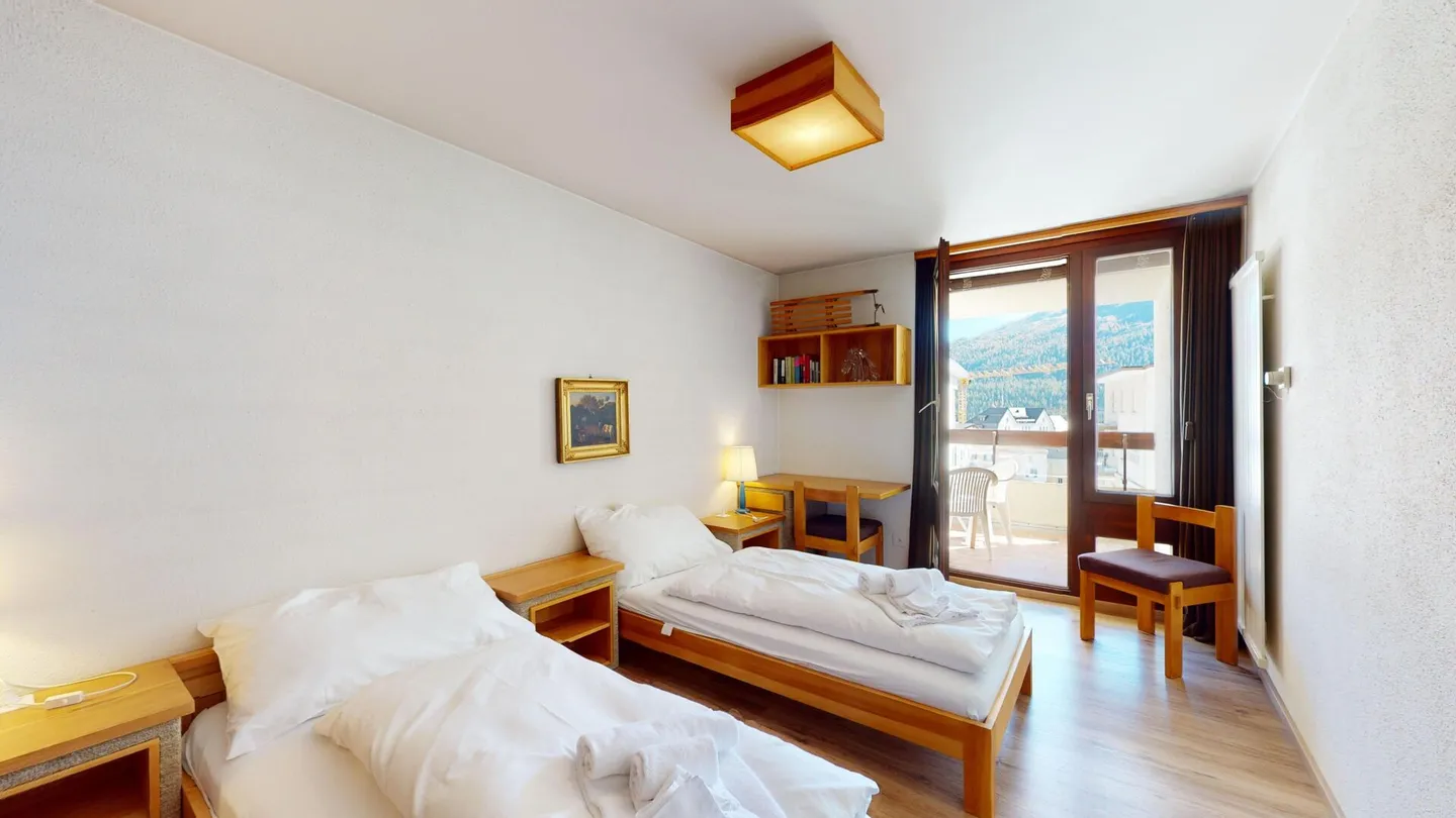 Home in the Heart of St. Moritz - 4.5-Room Apartment with Panoramic Balcony - Photo 13 of 15