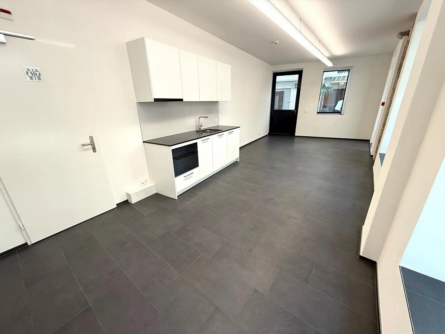 Attractive commercial space in the Schaffhausen lower town - Photo 2 of 6