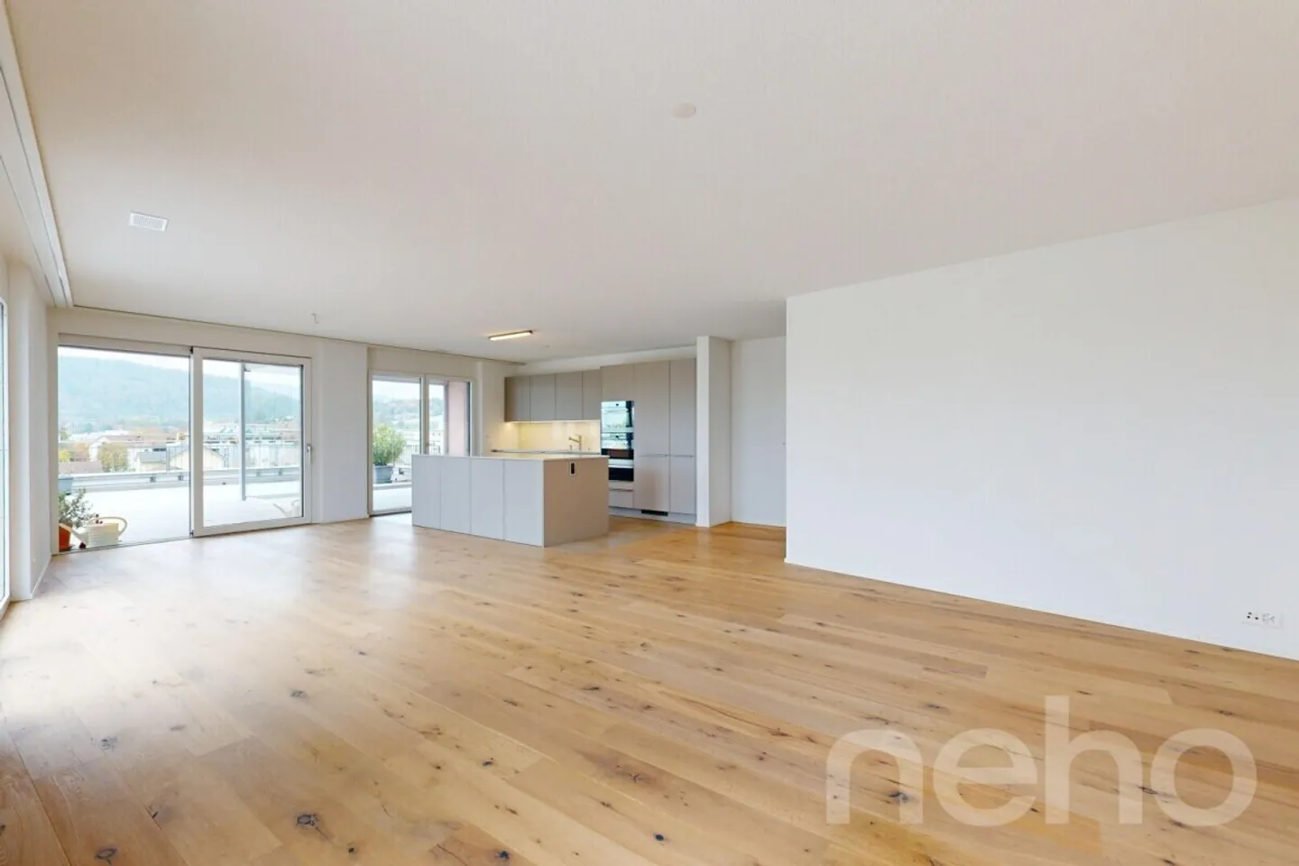 Attico elegante e luminoso con vista panoramica e grande terrazza - Foto 3 di 12