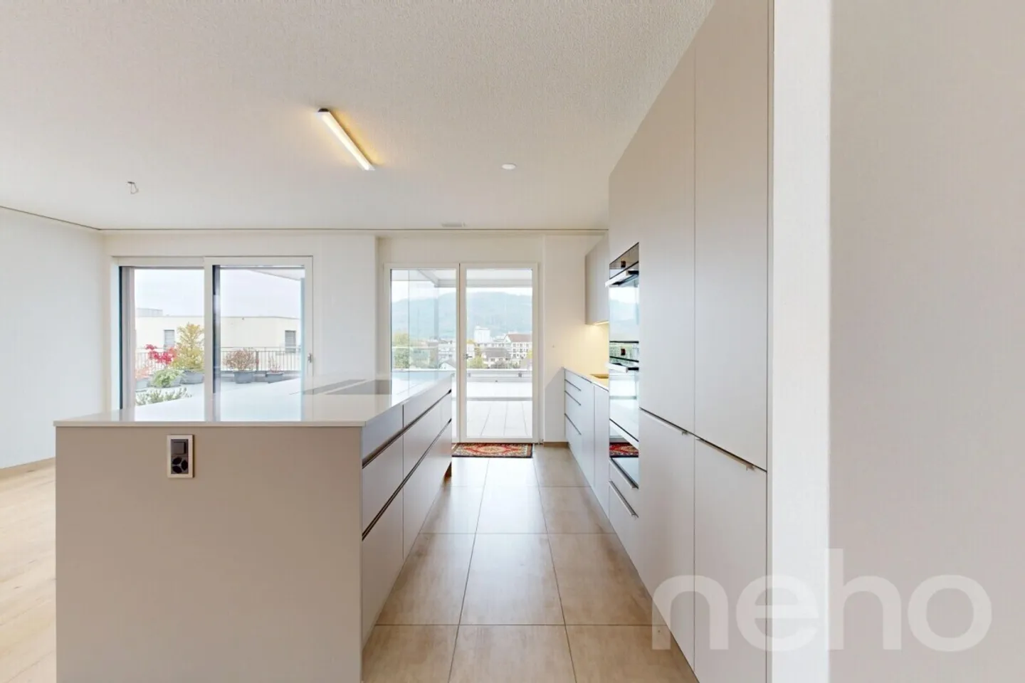 Attico elegante e luminoso con vista panoramica e grande terrazza - Foto 4 di 12
