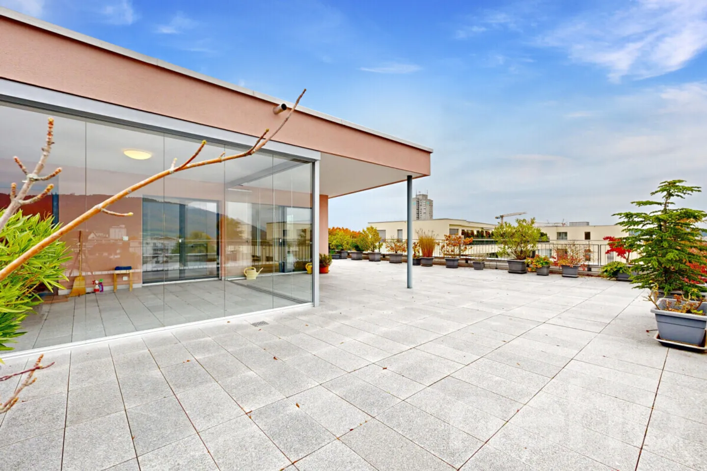 Attico elegante e luminoso con vista panoramica e grande terrazza - Foto 9 di 12