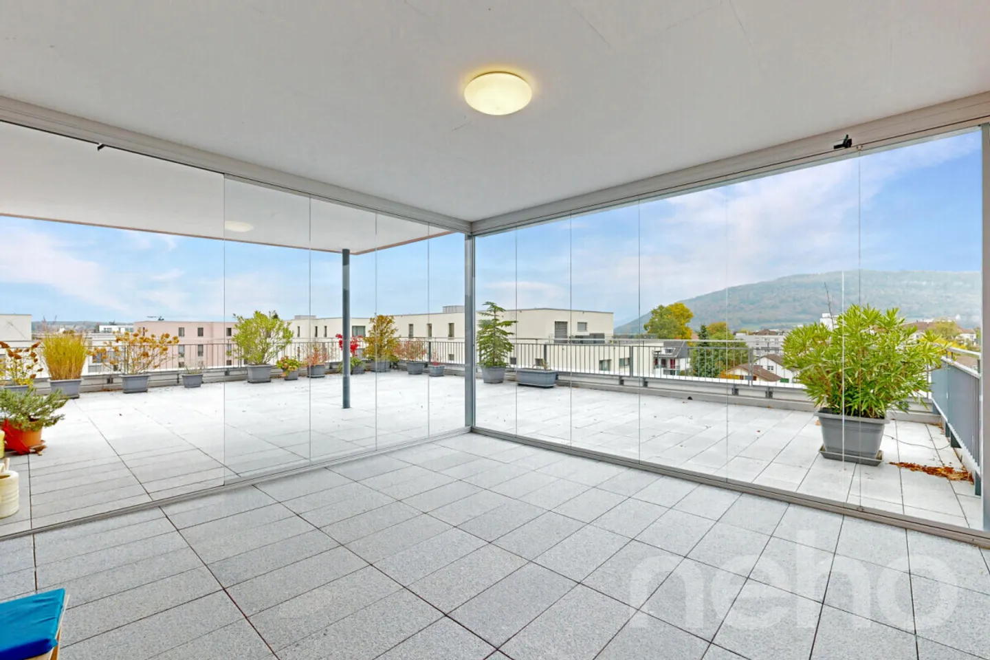 Attico elegante e luminoso con vista panoramica e grande terrazza - Foto 10 di 12