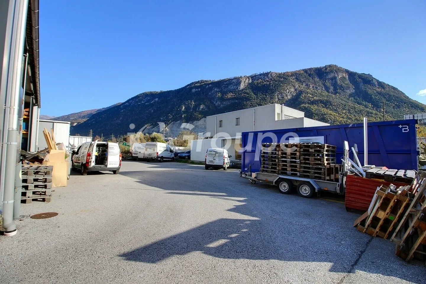 Modern Industrial Hall Near Sion - Photo 13 of 13