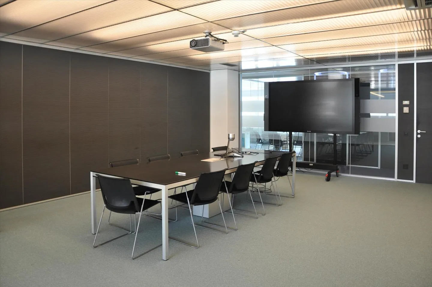 Espaces commerciaux et bureaux spacieux - Photo 3 sur 6