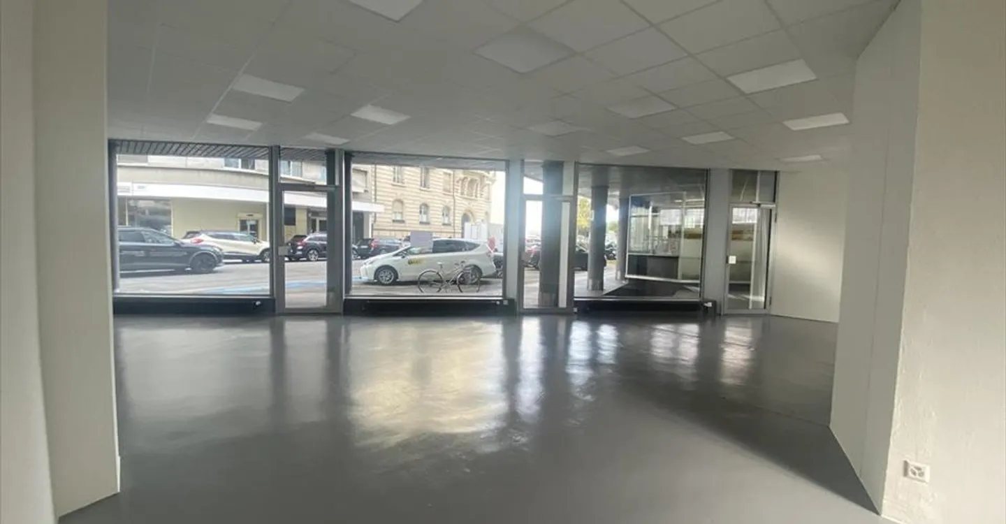 Shop for rent - Photo 1 of 4
