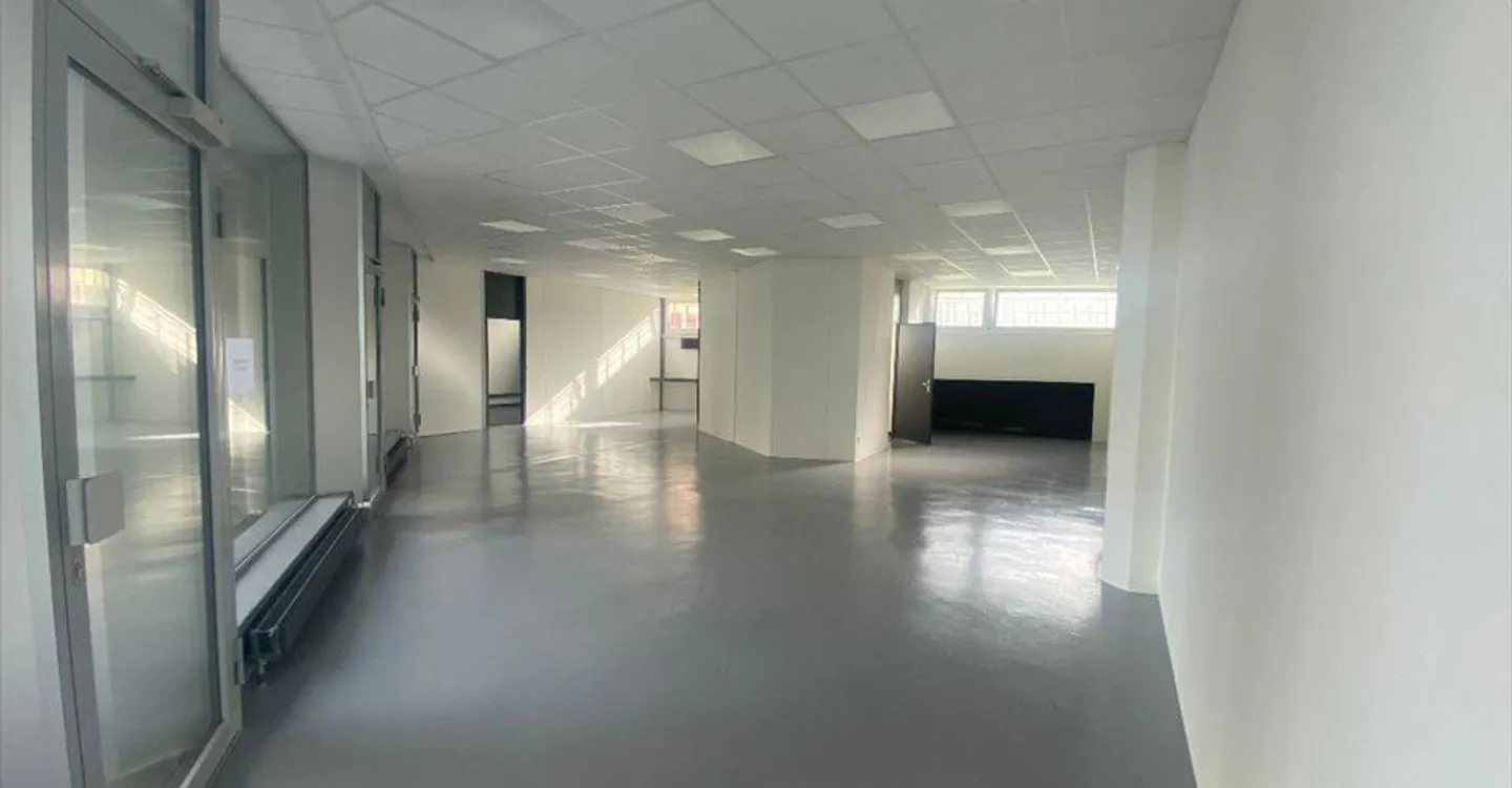 Shop for rent - Photo 3 of 4