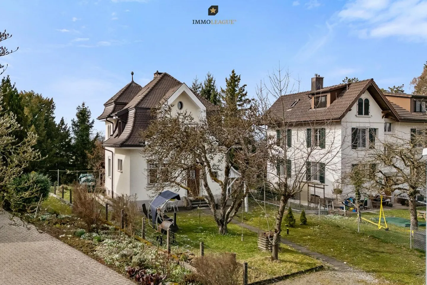 Stylish living in a family-friendly environment - Photo 3 of 9