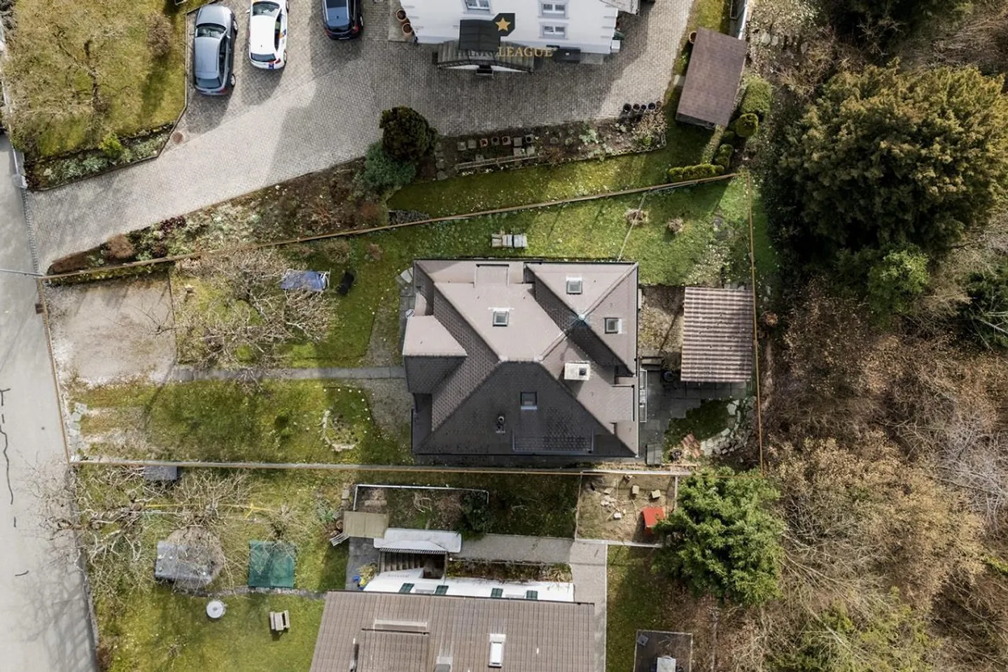 Stylish living in a family-friendly environment - Photo 4 of 9