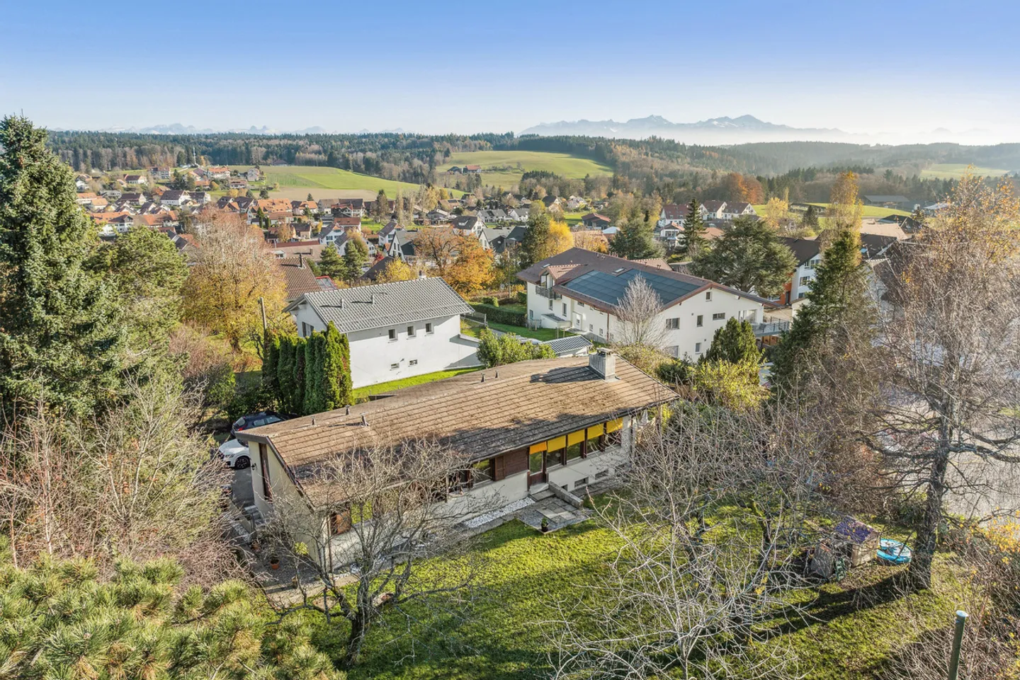 Einfamilienhaus mit 1200 m² Grundstück! - Foto 2 von 18