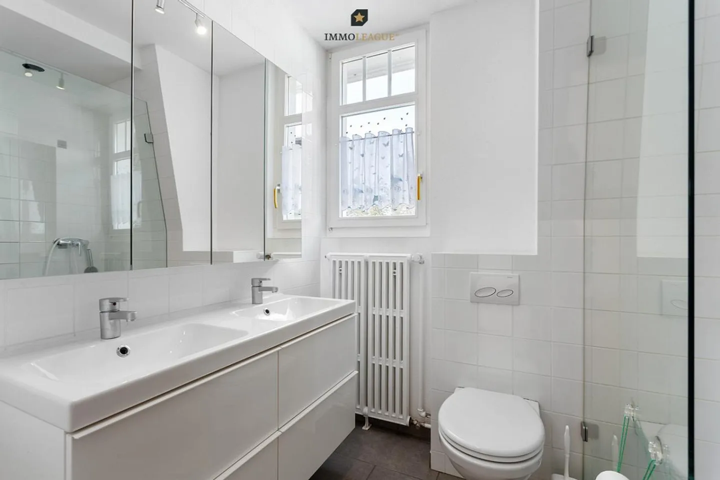 Stylish living in a family-friendly environment - Photo 6 of 9