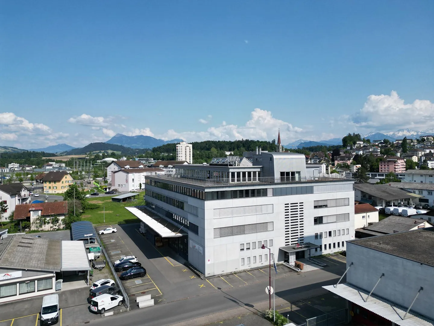 Espace commercial en attique lumineux avec vue et grande terrasse - Photo 23 sur 24