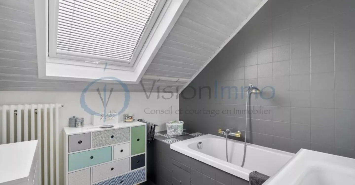 In the heart of Bernex: 113 m² of charm and beautiful volumes - Photo 11 of 13