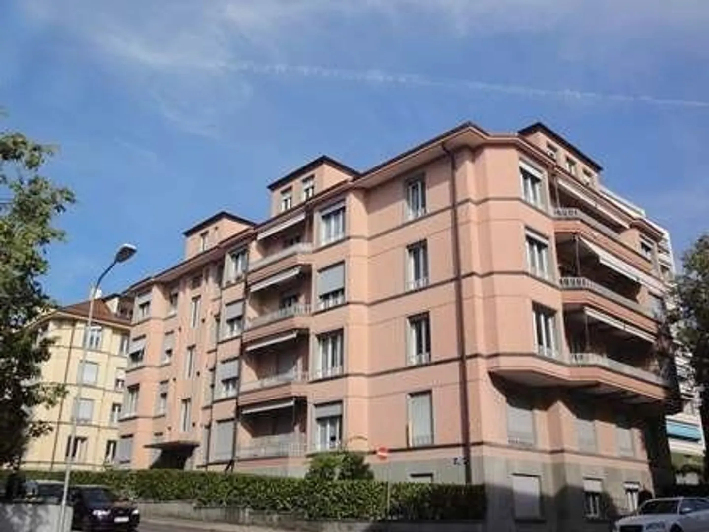 Außenparkplatz an der Av. de Cour - Foto 1 von 1