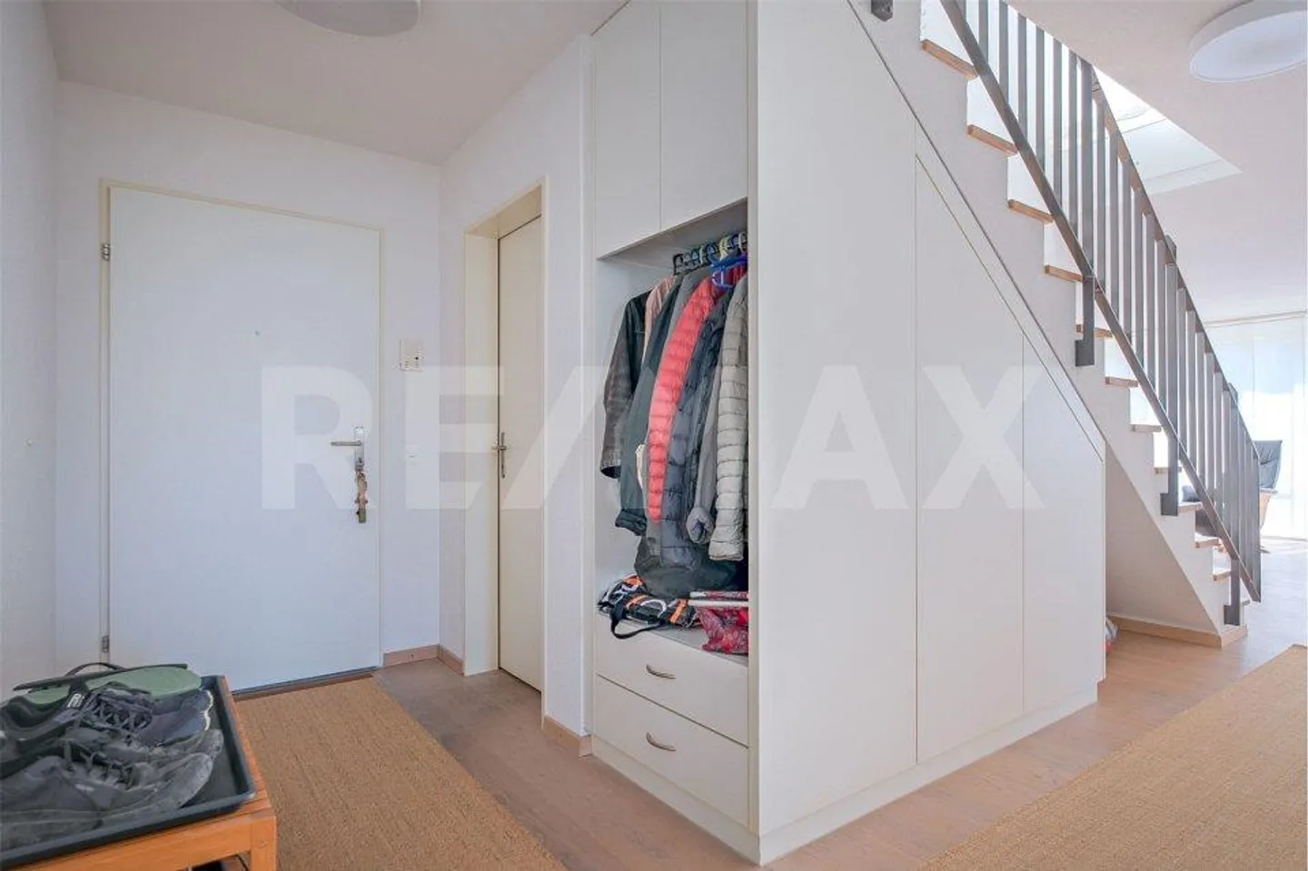 Moderno e luminoso: appartamento attico duplex di 5,5 stanze - Foto 6 di 13