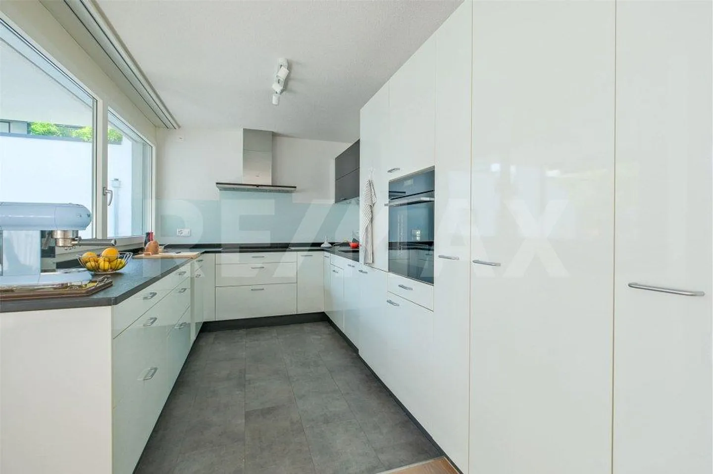 Moderno e luminoso: appartamento attico duplex di 5,5 stanze - Foto 8 di 13