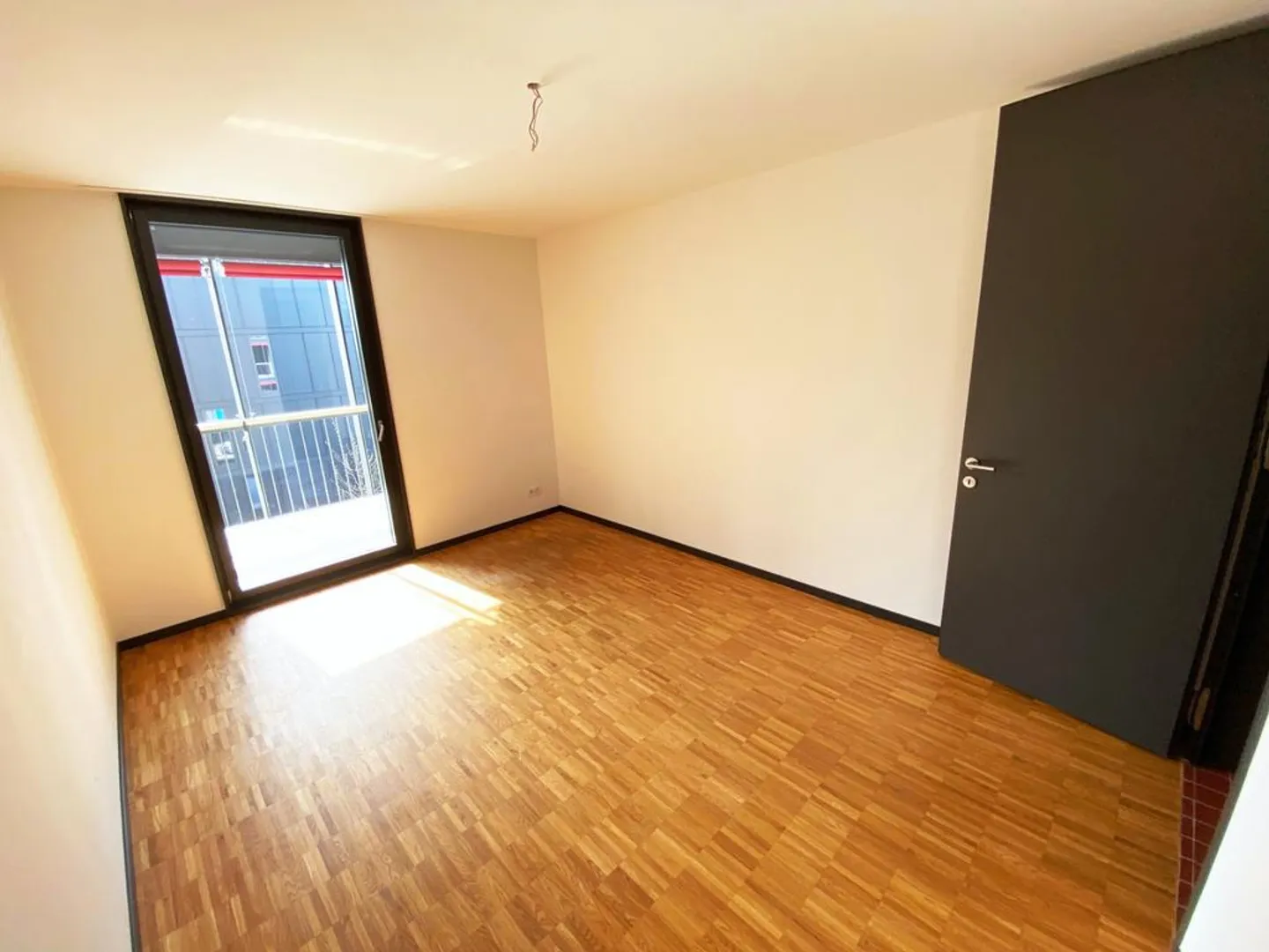 Appartement lumineux et moderne au standard de propriété à Bern-Brünnen - Photo 3 sur 10