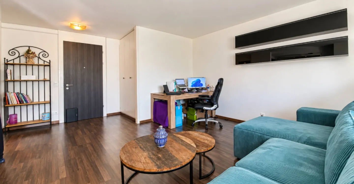 Spacious studio with terrace - Photo 3 of 6
