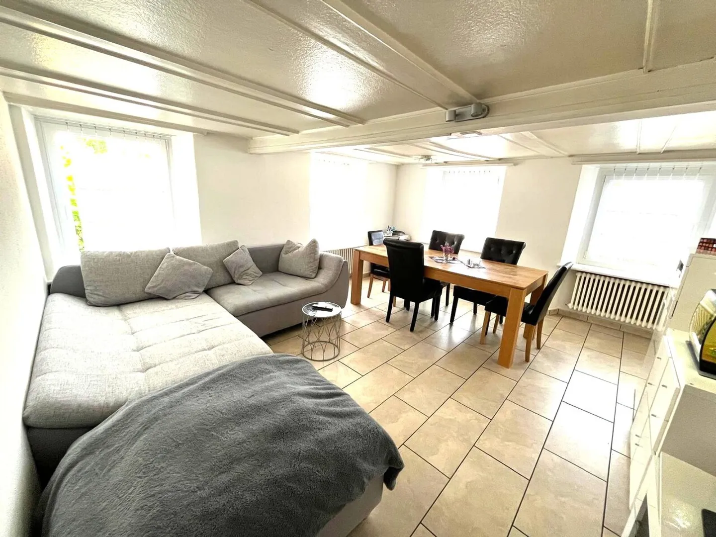Una casa 4½ camere non comune in una posizione tranquilla - Foto 2 di 20