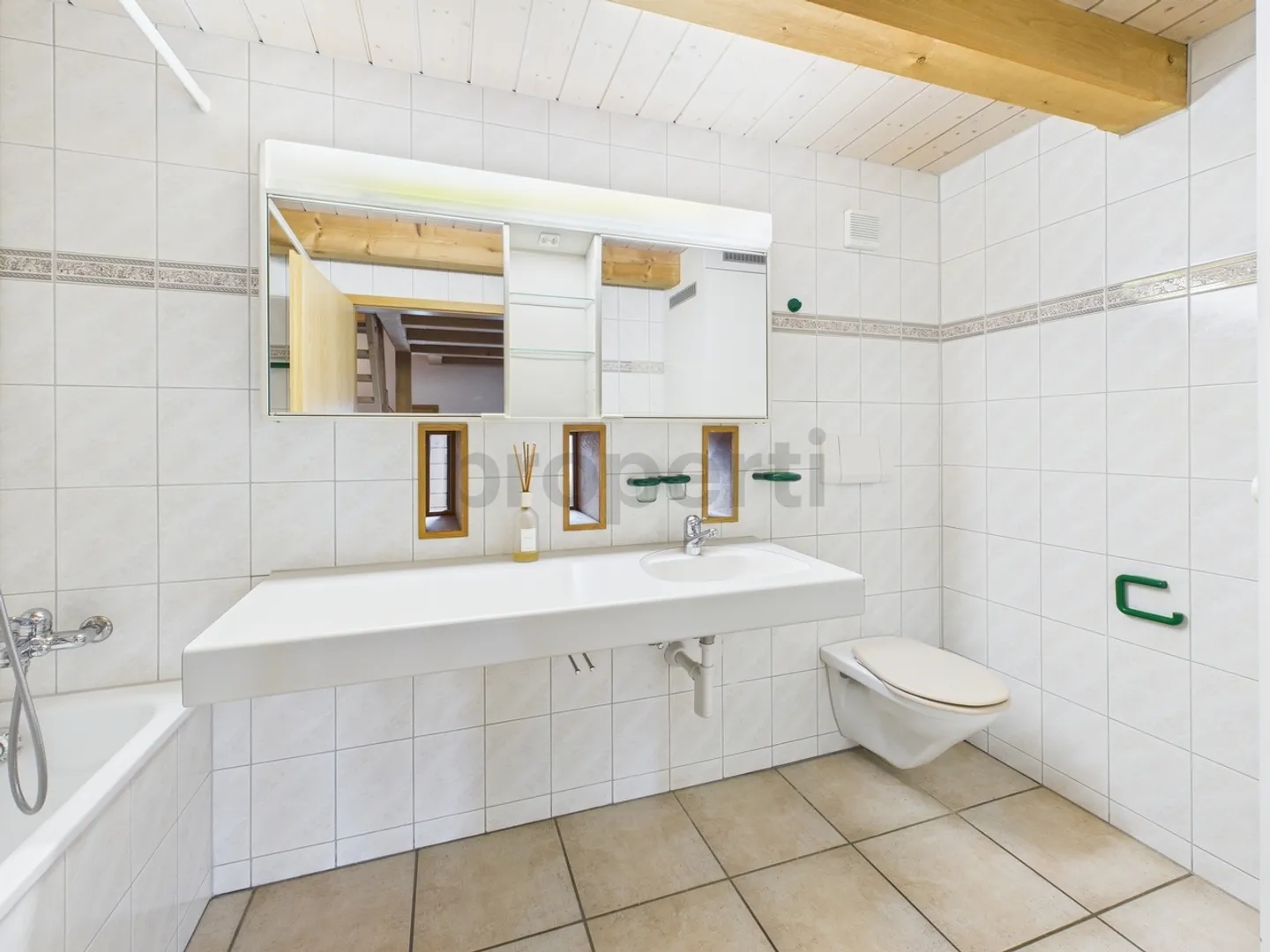 Casa a schiera ristrutturata di 5,5 stanze a Mattstetten - Foto 9 di 13