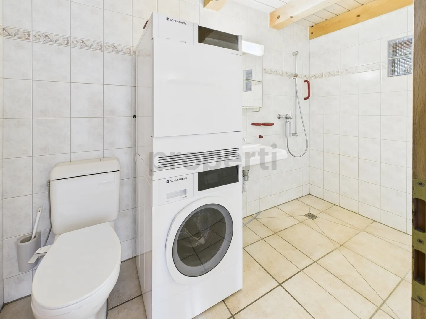 Casa a schiera ristrutturata di 5,5 stanze a Mattstetten - Foto 10 di 13