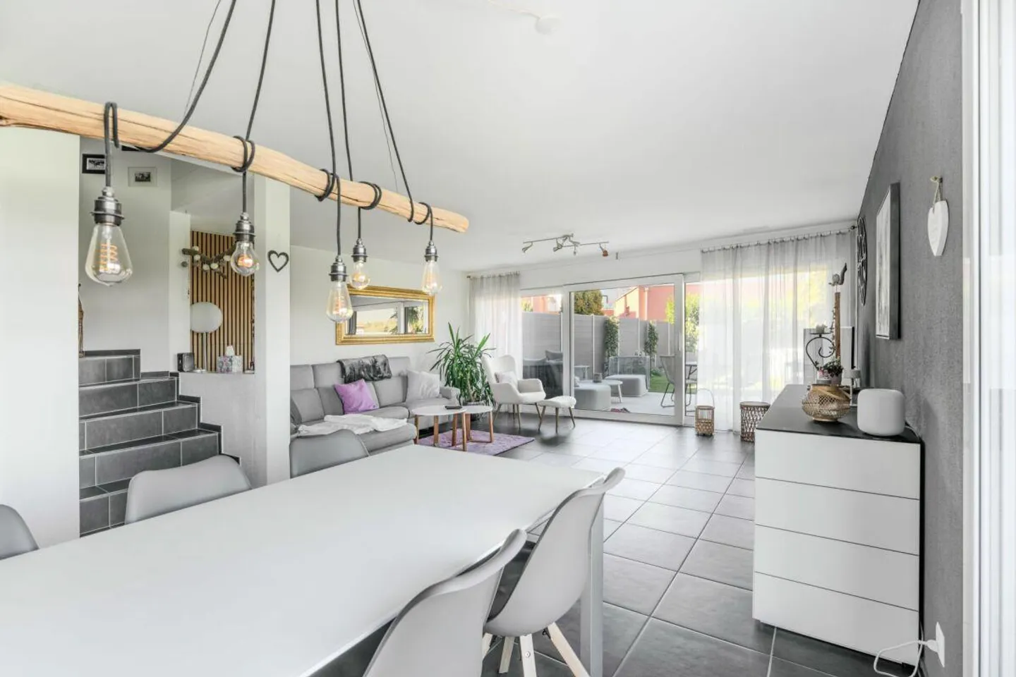 Modernes Einfamilienhaus mit Aussicht - Foto 3 von 15
